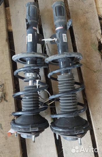 Стойки передние toyota voxy