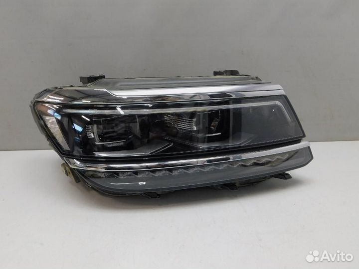 Фара правая Volkswagen Tiguan