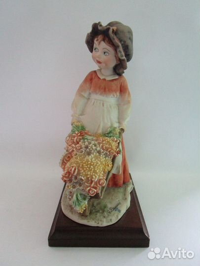 Редкая статуэтка цветочница Армани каподимонте