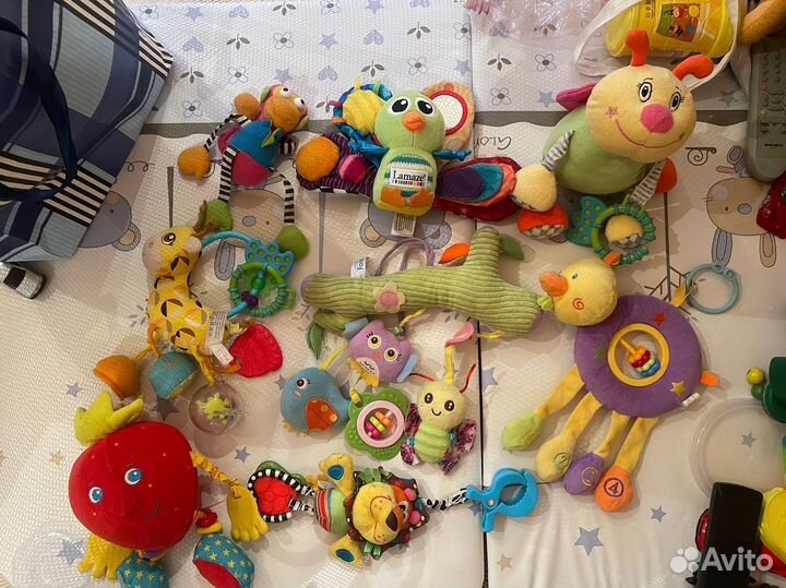 Навесные игрушки на коляску и кроватку