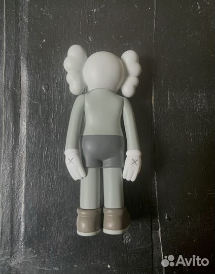 Фигурка Kaws серая