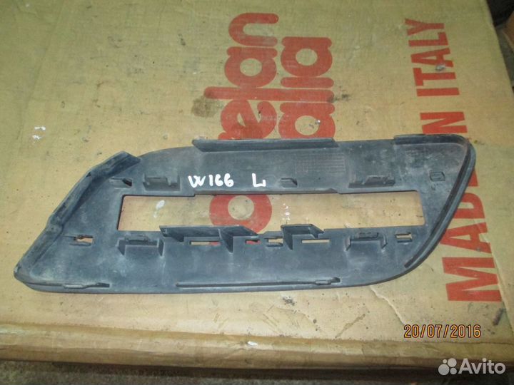 Накладка противотуманной фары A1668842122 Мерседес