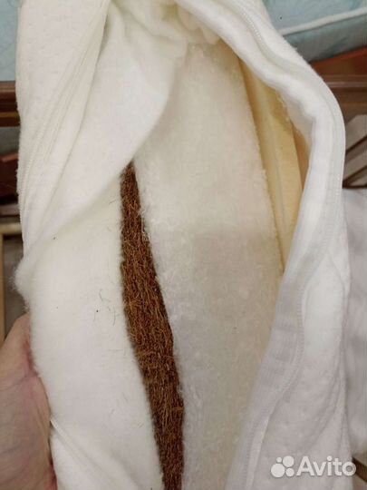 Детская кроватка с маятником