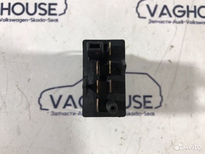 Кнопка обогрева стекла задняя Volkswagen Passat B5