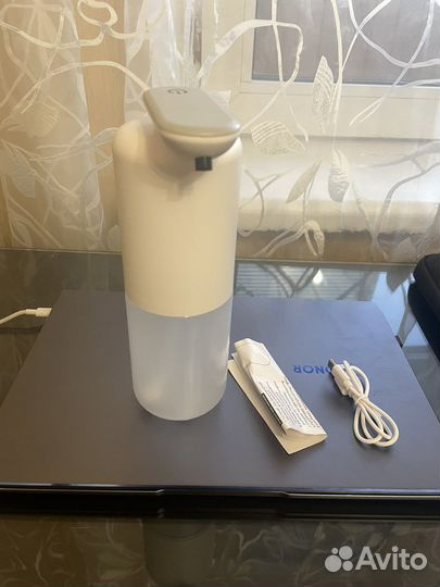 Сенсорный дозатор для жидкого мыла