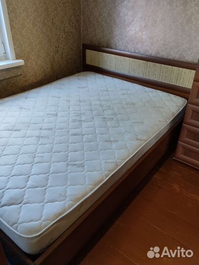 Спальный гарнитур