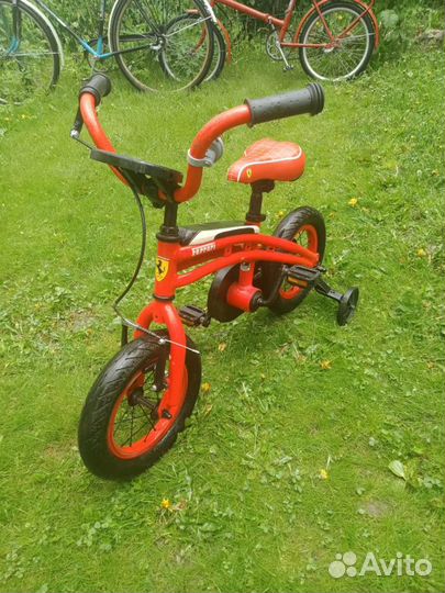 Детский велосипед Ferrari и беговел btwin Run Ride