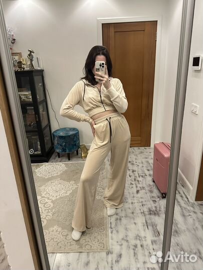 Велюровый костюм штаны и кофта на молнии