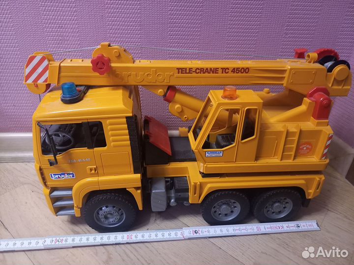 Детский кран игрушка и трактор