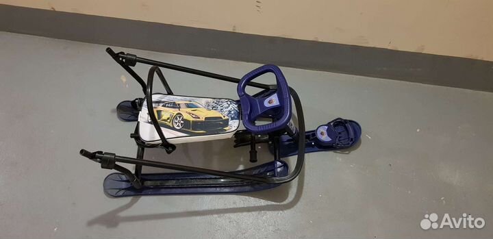 Детский снегокат со спинкой