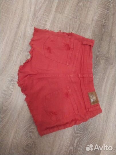 Шорты красные женские