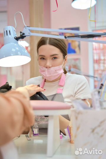 Мастер маникюра (м. Дунайская) выход 3 Тыс