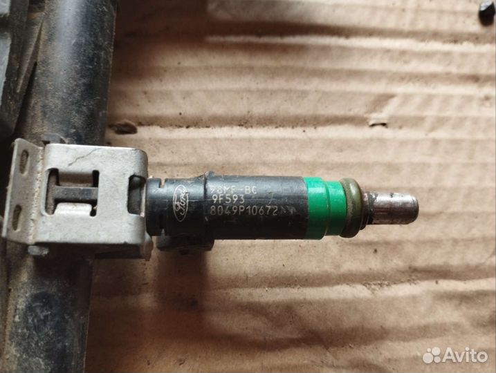 Топливная рампа с форсунками Ford Focus 2 1.6