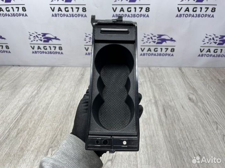 Подстаканник Skoda Superb scout cffb 2.0 TDI 2013