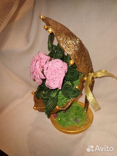 Поделки из бисера. Розы в ракушке