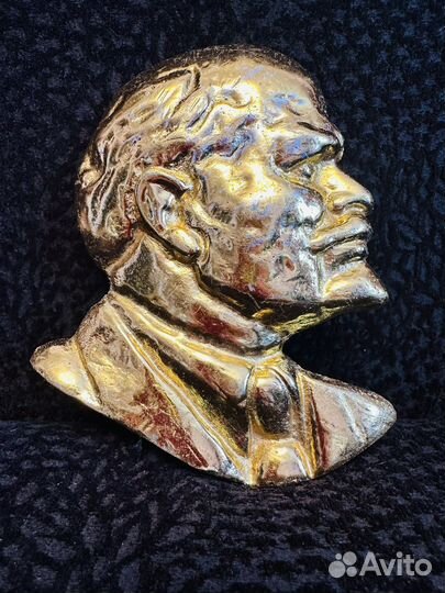 Барельеф В.И. Ленин