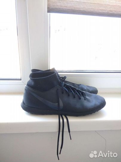 Футбольная обувь nike phantom