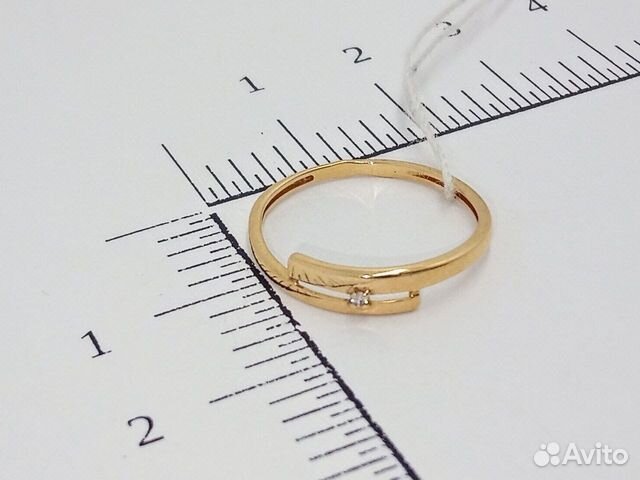 Кольцо с синтетическим камнем Золото