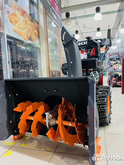 Снегоуборщик бензиновый самоходный GX 270/9 L