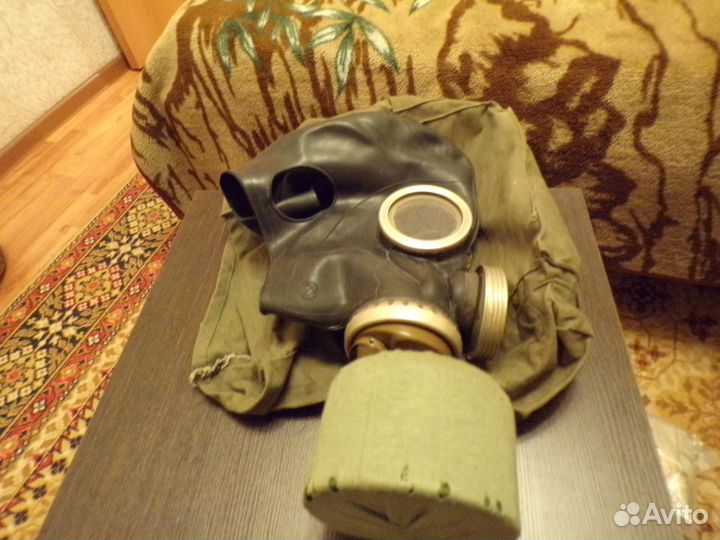Противогаз Р-2
