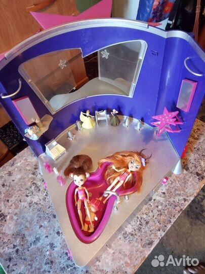 Джакузи с куклами