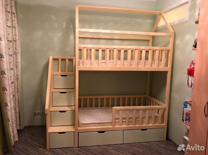 Кроватка домик двухъярусная