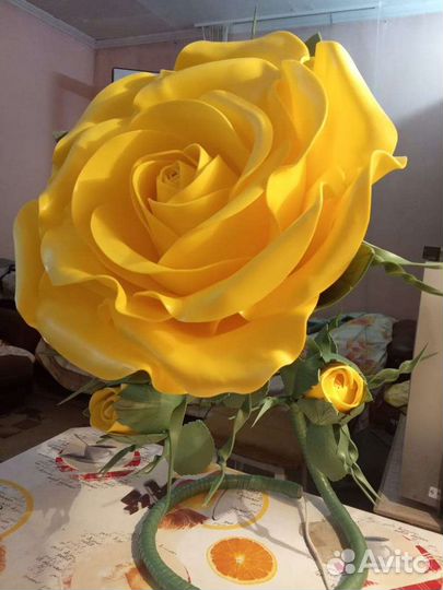 Настольная лампа роза из изолона