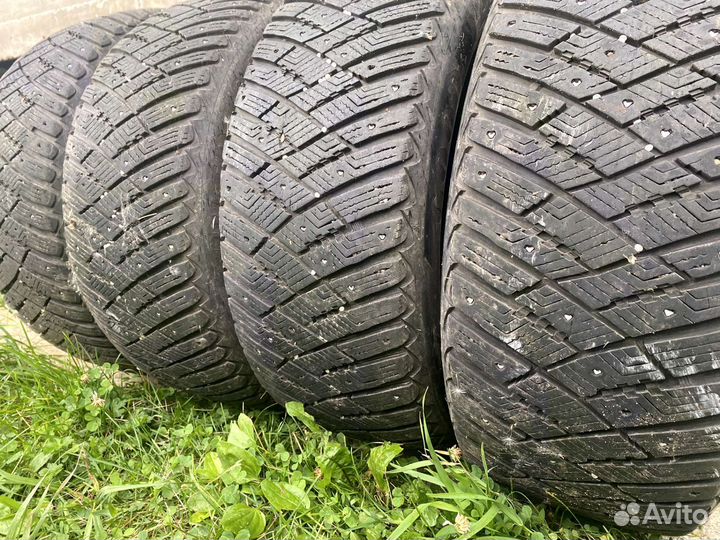 Goodyear UltraGrip Ice Arctic SUV 235/55 R17