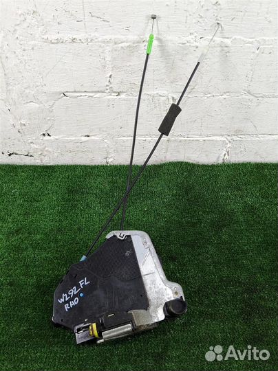 Замок двери передней левой Suzuki Grand Vitara 20