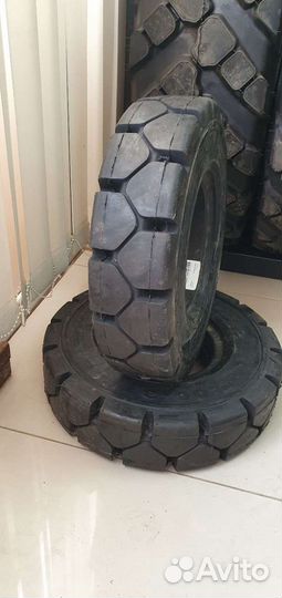 Цельнолитые шины 5.00-8 armour без бурта