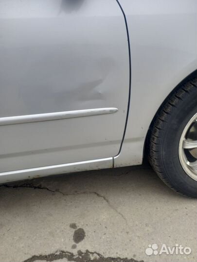 Toyota corolla 121 дверь