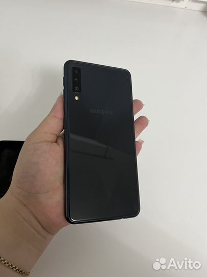 Samsung Galaxy A7 (2018), 4/64 ГБ