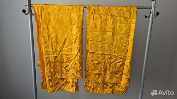 Шторы золотые с орнаментом