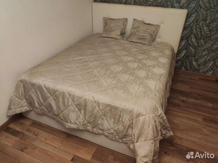 Покрывало и две наволочки для кровати