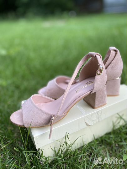 Босоножки женские