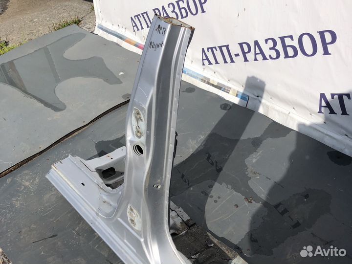 Лев сред стойка accent