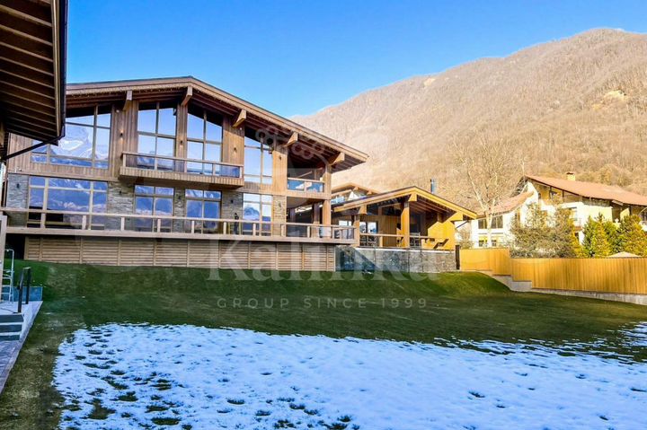 Дом 580 м² на участке 28 сот.