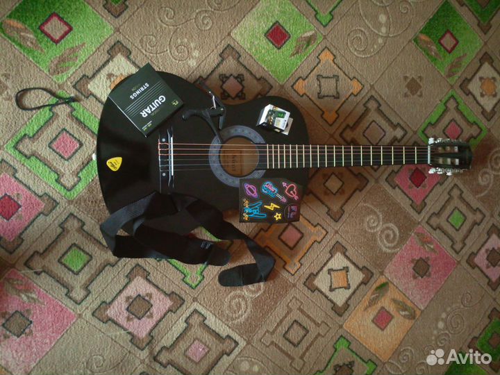 Акустическая гитара