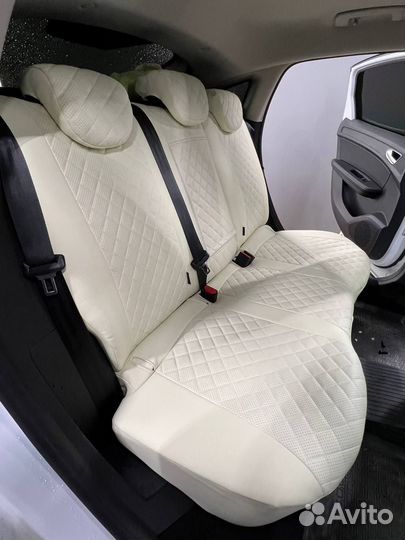 Чехлы из экокожи в Ромб на Volkswagen Touareg 2