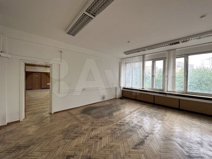 Офис с большими окнами, 145.03 м²