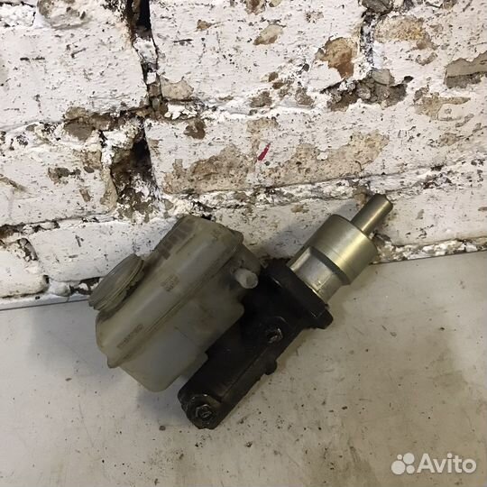 Главный тормозной цилиндр BMW e32