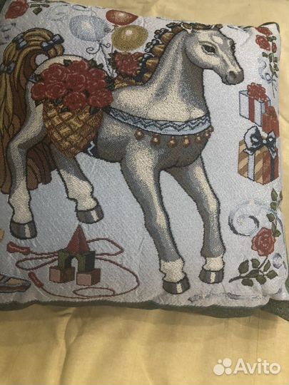 Новая диванная подушка