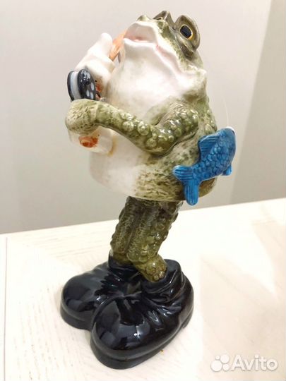 Фарфоровая фигурка болванчик Лягушка - рыбак