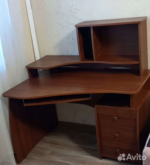 Компьютерный стол