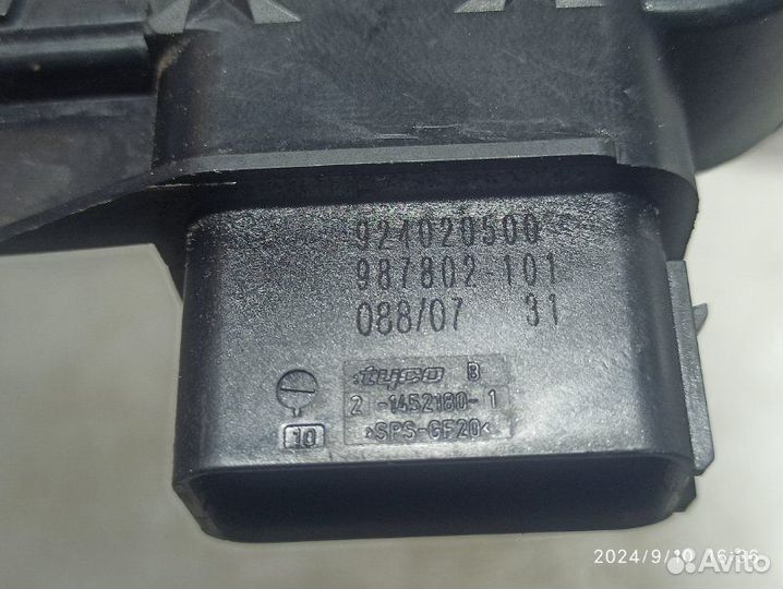 Замок двери левый передний Land Rover Freelander 2