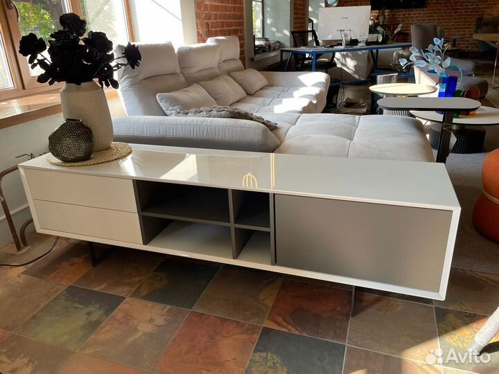 Тумба под телевизор из мдф