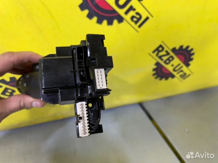 Подрулевой переключатель поворотников Geely Atlas