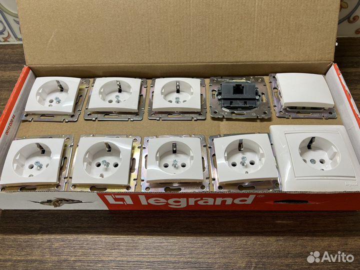 Розетки Legrand valena