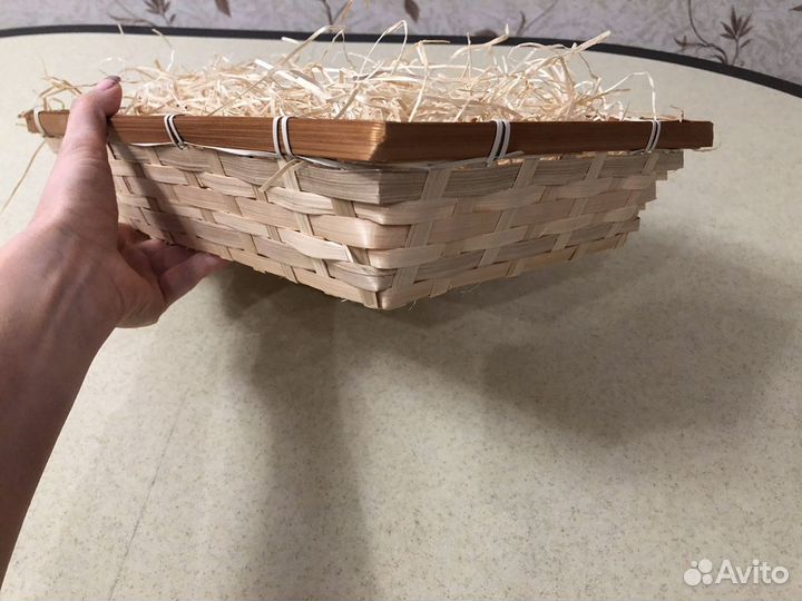 Корзина плетеная для подарков