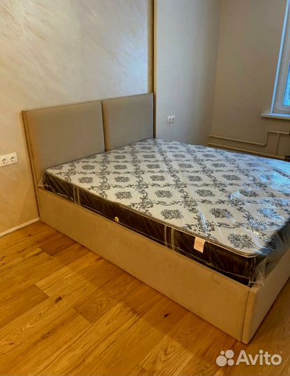 Кровать с мягким изголовьем